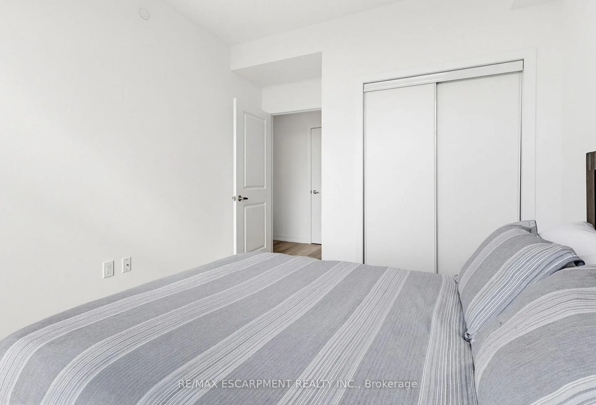 Photo 18 of Unit 438, 10 Mallard Trail, Hamilton, Waterdown — HOMEH