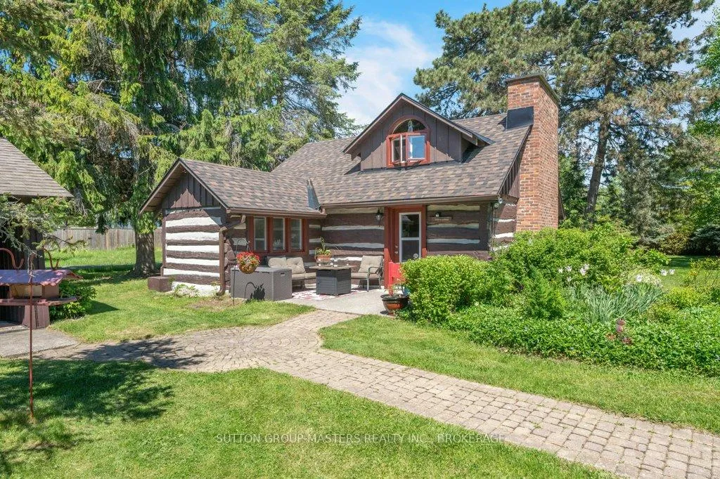 Front of 5542 Loyalist Parkway Road