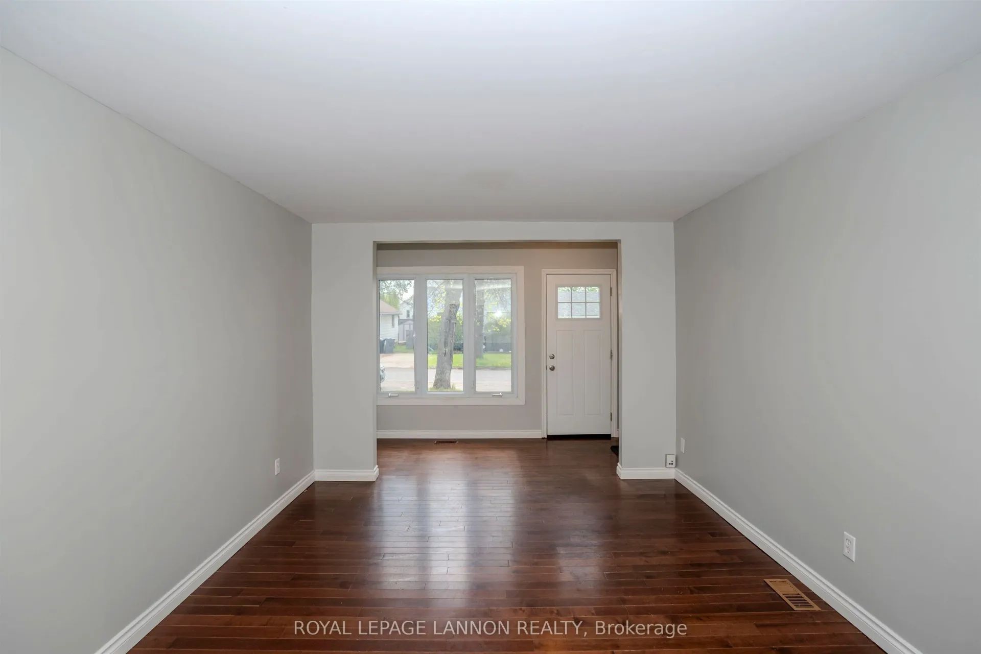 Photo 5 of 138 Windemere Ave. S. S, Thunder Bay, West End — HOMEH