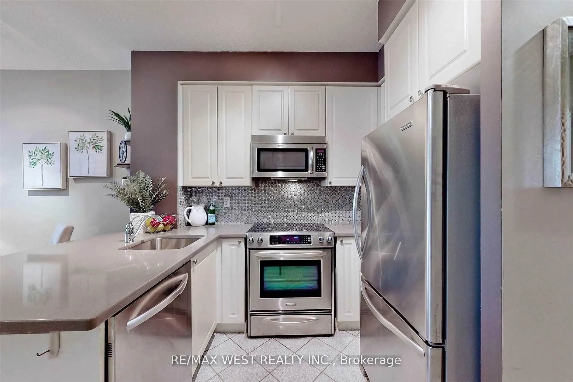 Photo 6 of Unit 604, 555 Yonge Street, Toronto, Church-Yonge Corridor — HOMEH