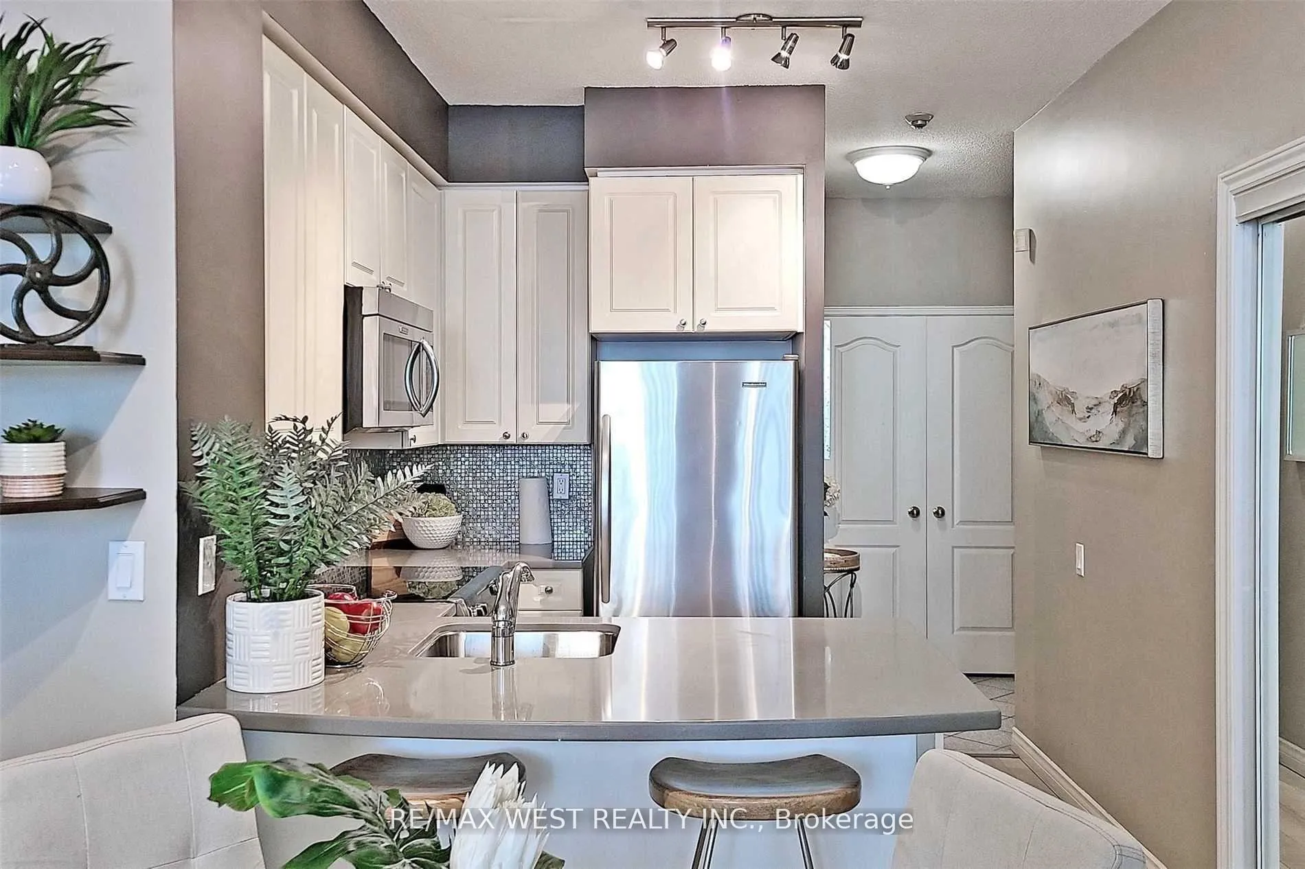 Photo 10 of Unit 604, 555 Yonge Street, Toronto, Church-Yonge Corridor — HOMEH