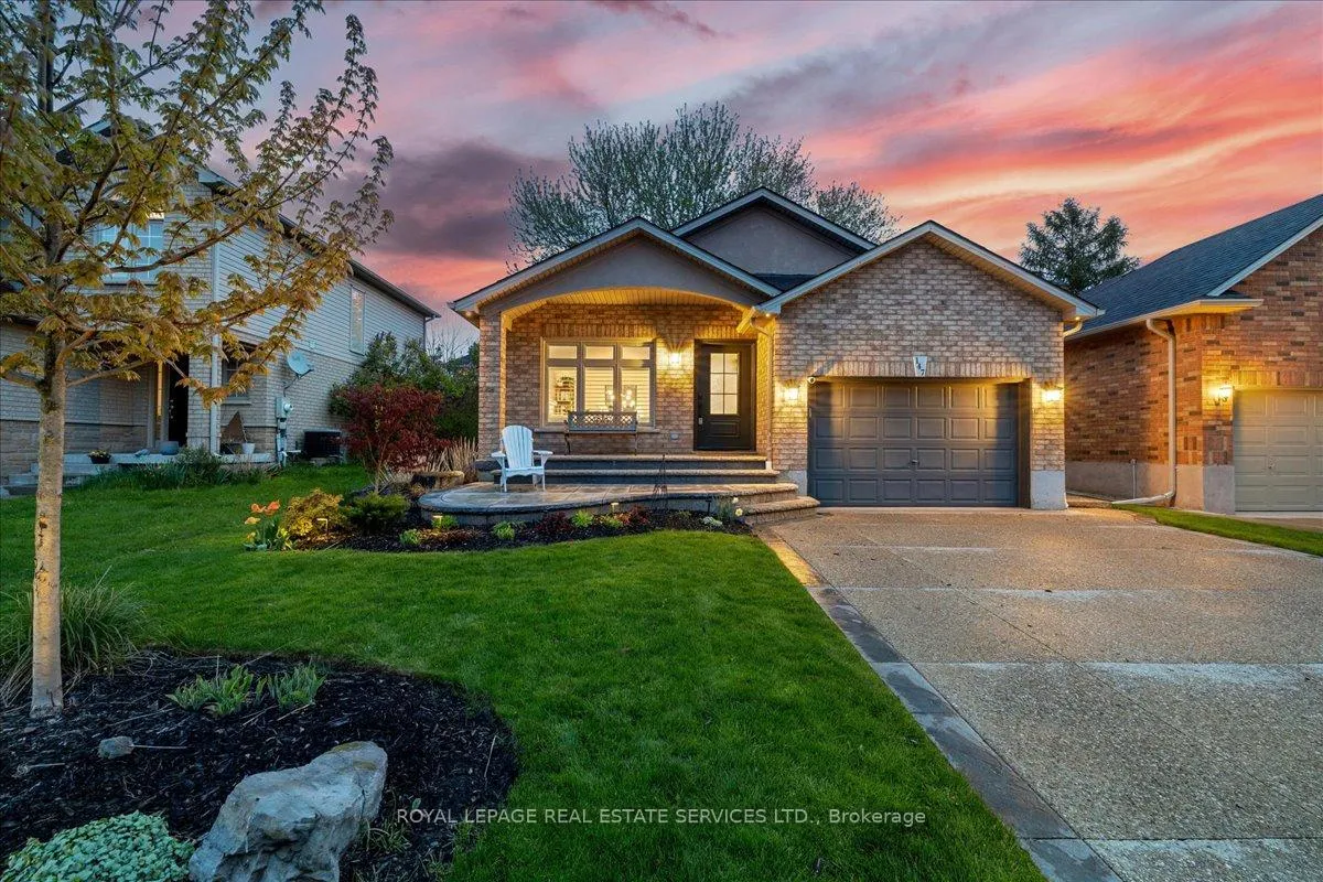 Photo 2 of 147 Valridge Drive, Hamilton, Ancaster — HOMEH
