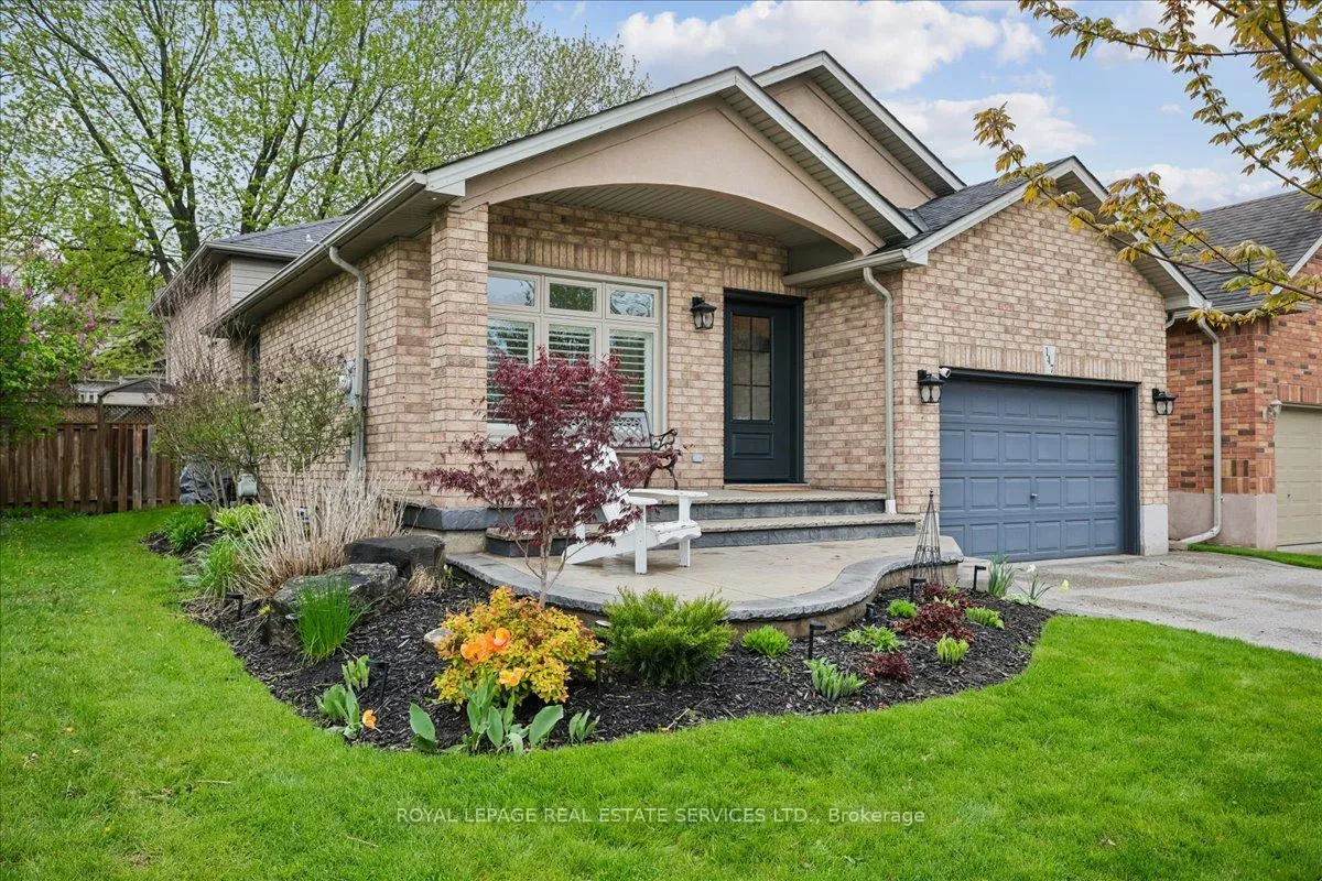 Photo 4 of 147 Valridge Drive, Hamilton, Ancaster — HOMEH