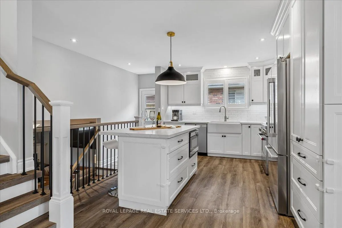 Photo 11 of 147 Valridge Drive, Hamilton, Ancaster — HOMEH