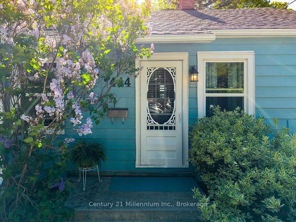 Photo 2 of 444 Maple Street, Collingwood — HOMEH