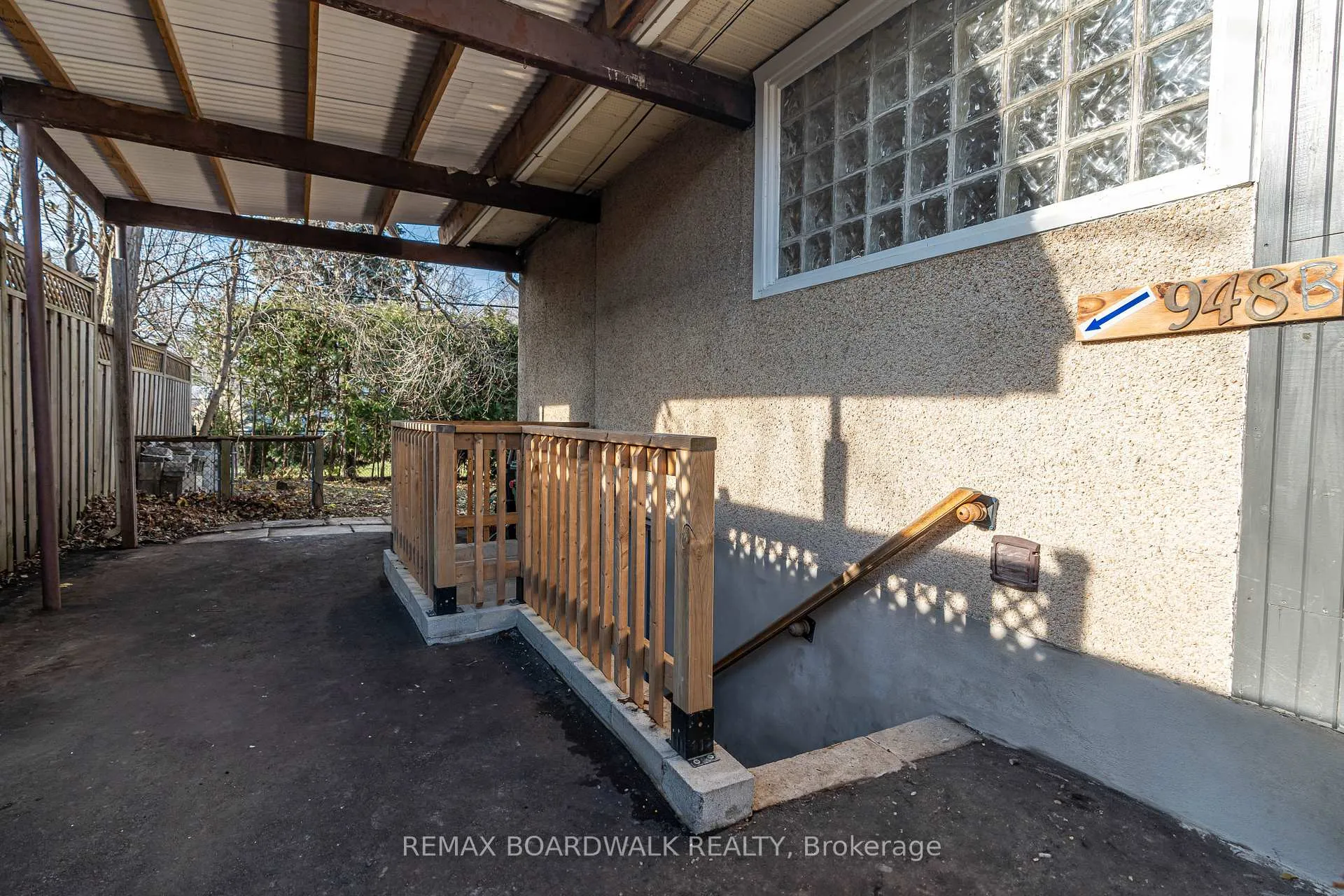 Photo 2 of Unit B, 948 Parkhurst Boulevard, Ottawa, McKellar Heights/Glabar Park — HOMEH