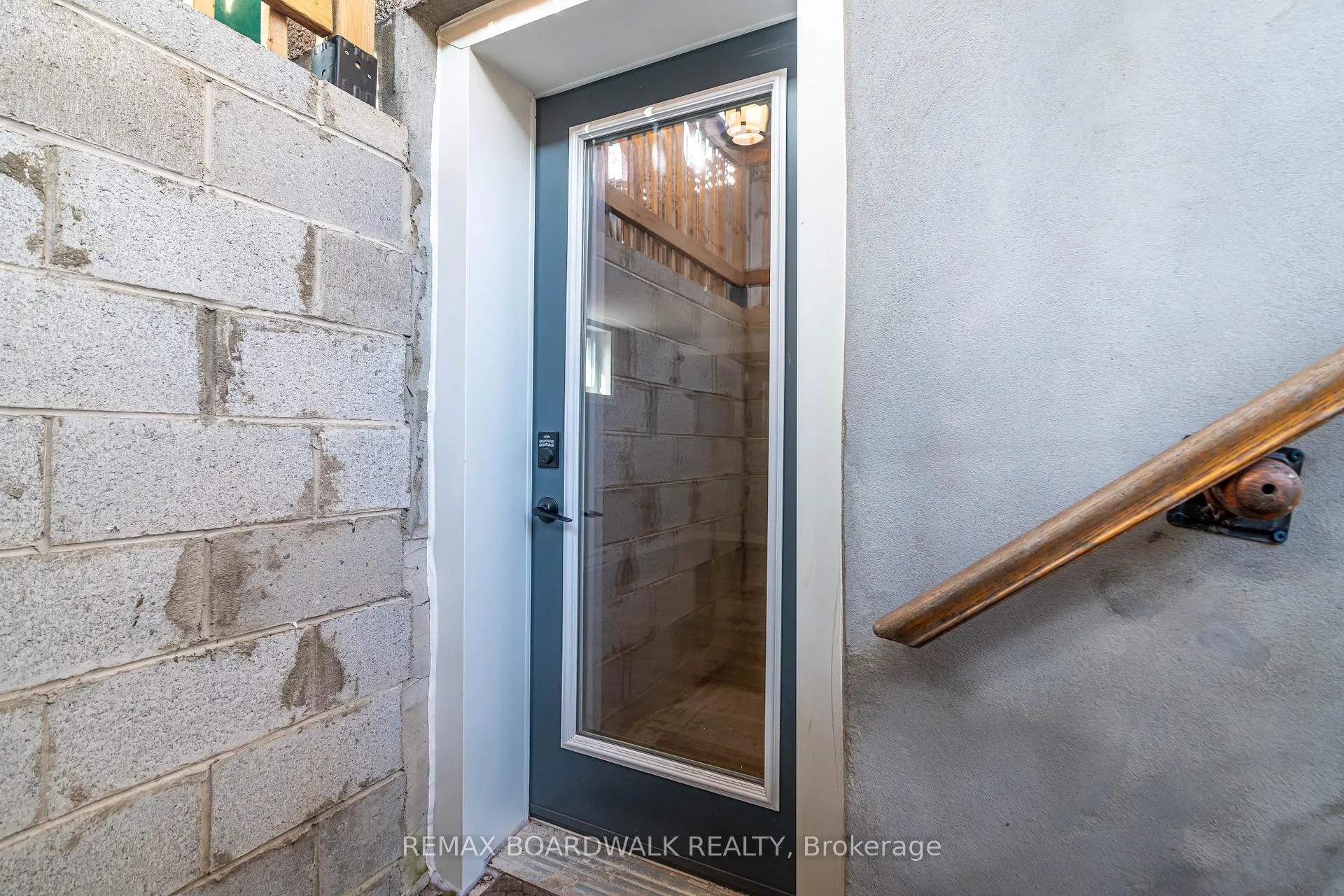 Photo 3 of Unit B, 948 Parkhurst Boulevard, Ottawa, McKellar Heights/Glabar Park — HOMEH