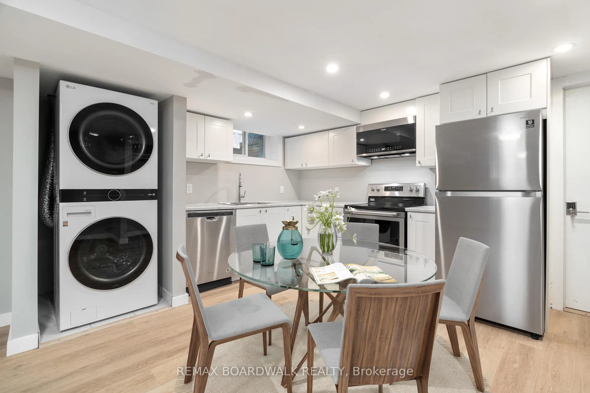 Photo 4 of Unit B, 948 Parkhurst Boulevard, Ottawa, McKellar Heights/Glabar Park — HOMEH