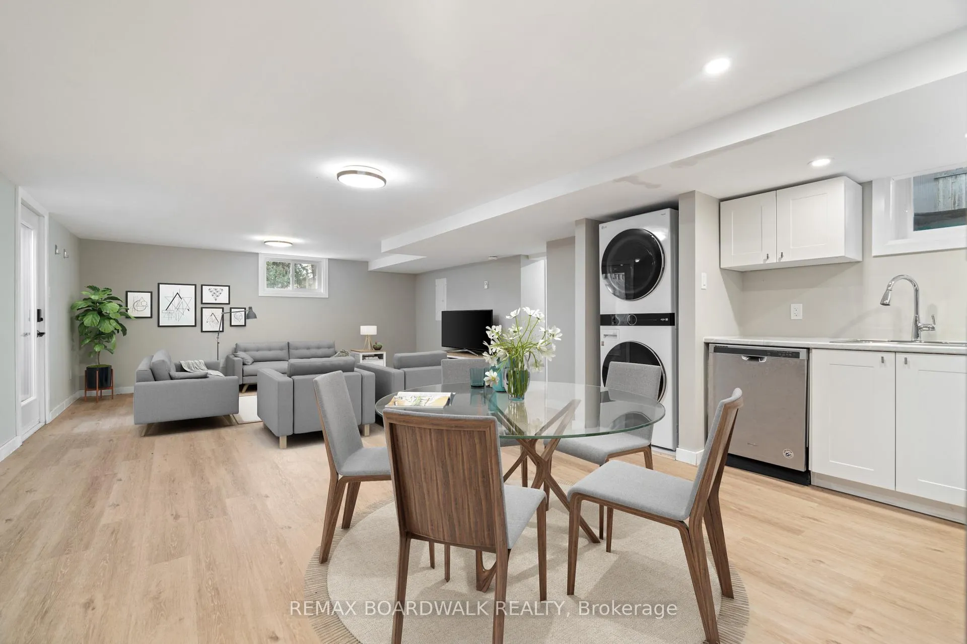 Photo 5 of Unit B, 948 Parkhurst Boulevard, Ottawa, McKellar Heights/Glabar Park — HOMEH