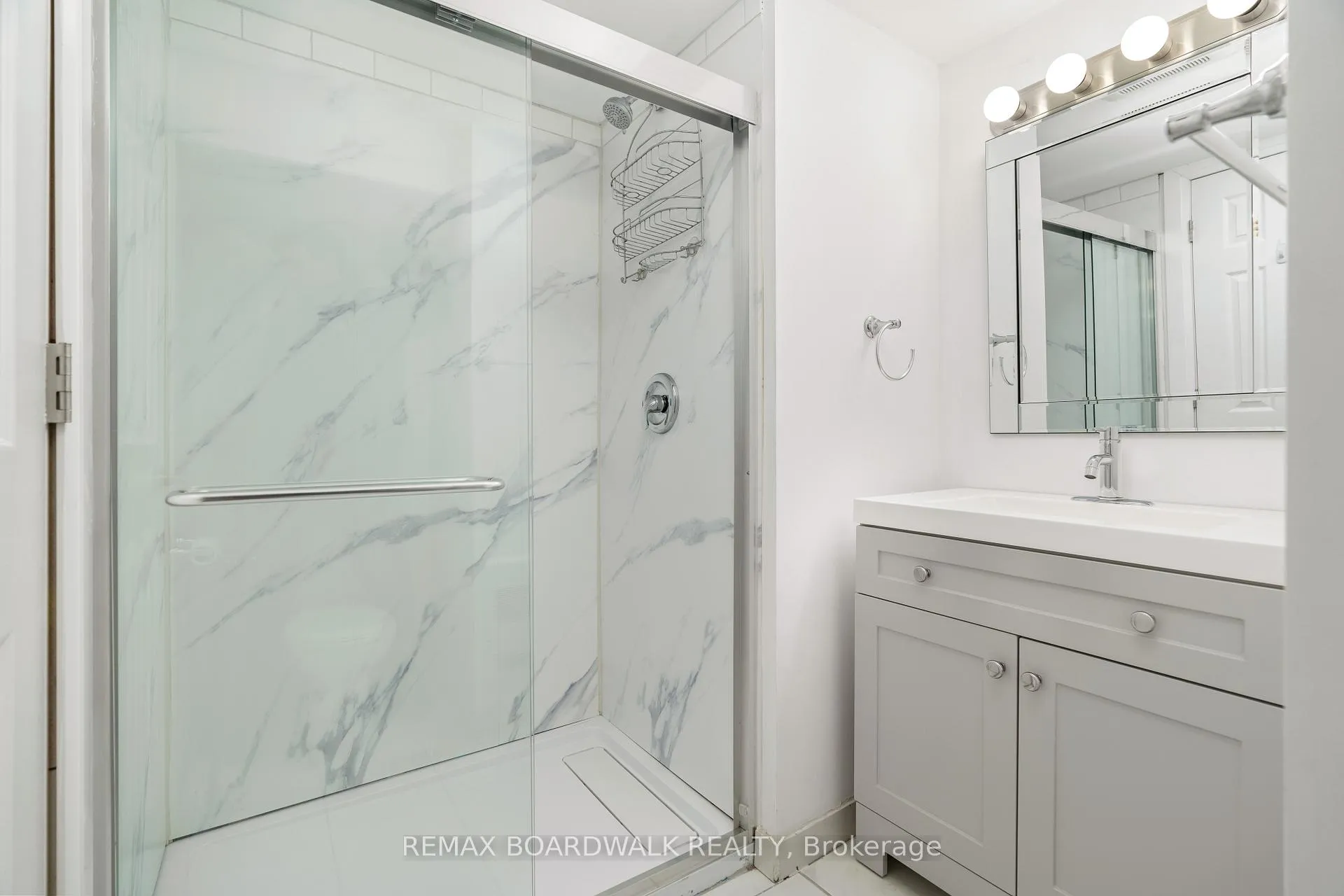 Photo 6 of Unit B, 948 Parkhurst Boulevard, Ottawa, McKellar Heights/Glabar Park — HOMEH