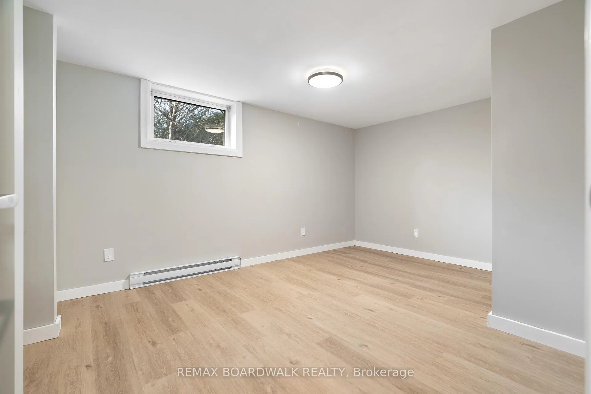 Photo 7 of Unit B, 948 Parkhurst Boulevard, Ottawa, McKellar Heights/Glabar Park — HOMEH