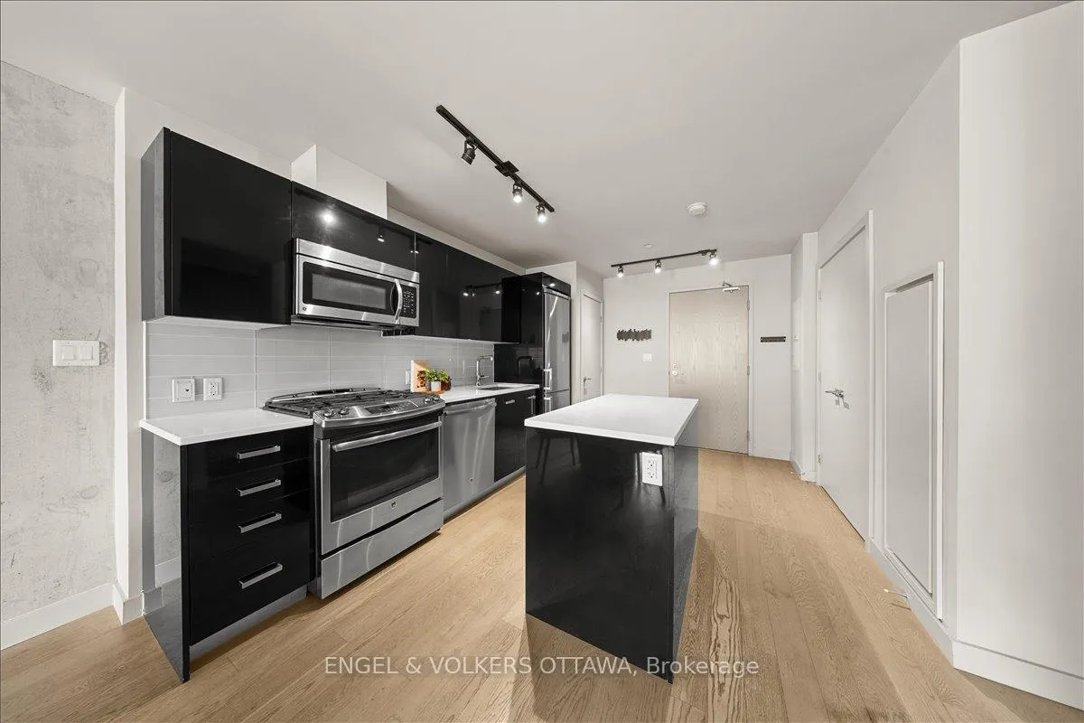 Front of Unit 1612, 224 Lyon Street N