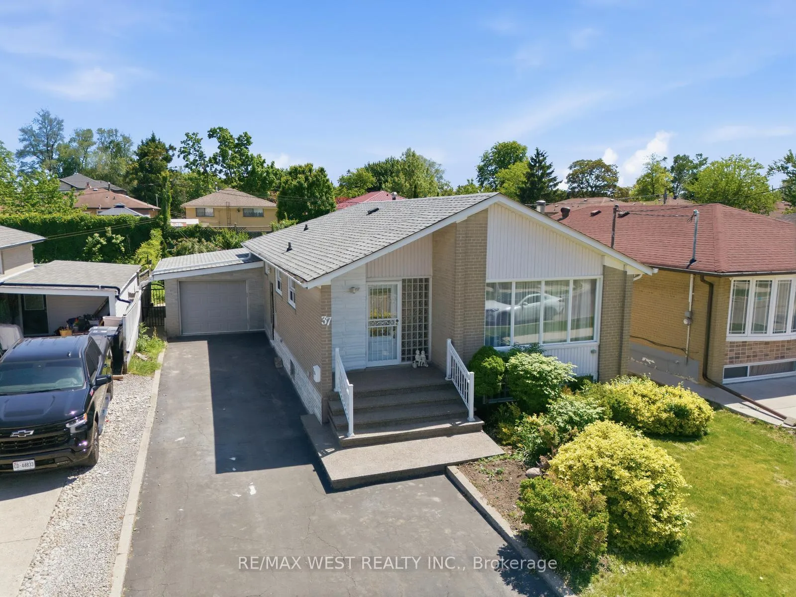 Front of 37 Beaumonde Heights Drive