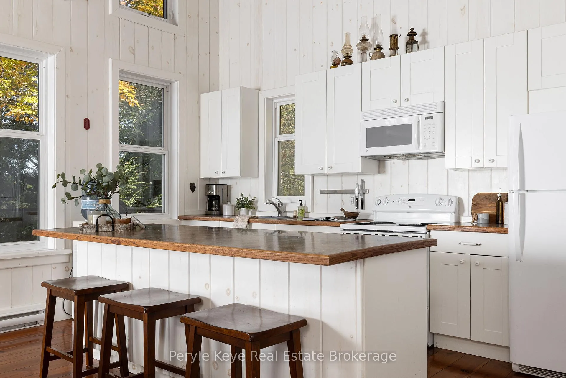 Photo 5 of 1127 Whispering Pines Trail, Bracebridge, Oakley — HOMEH