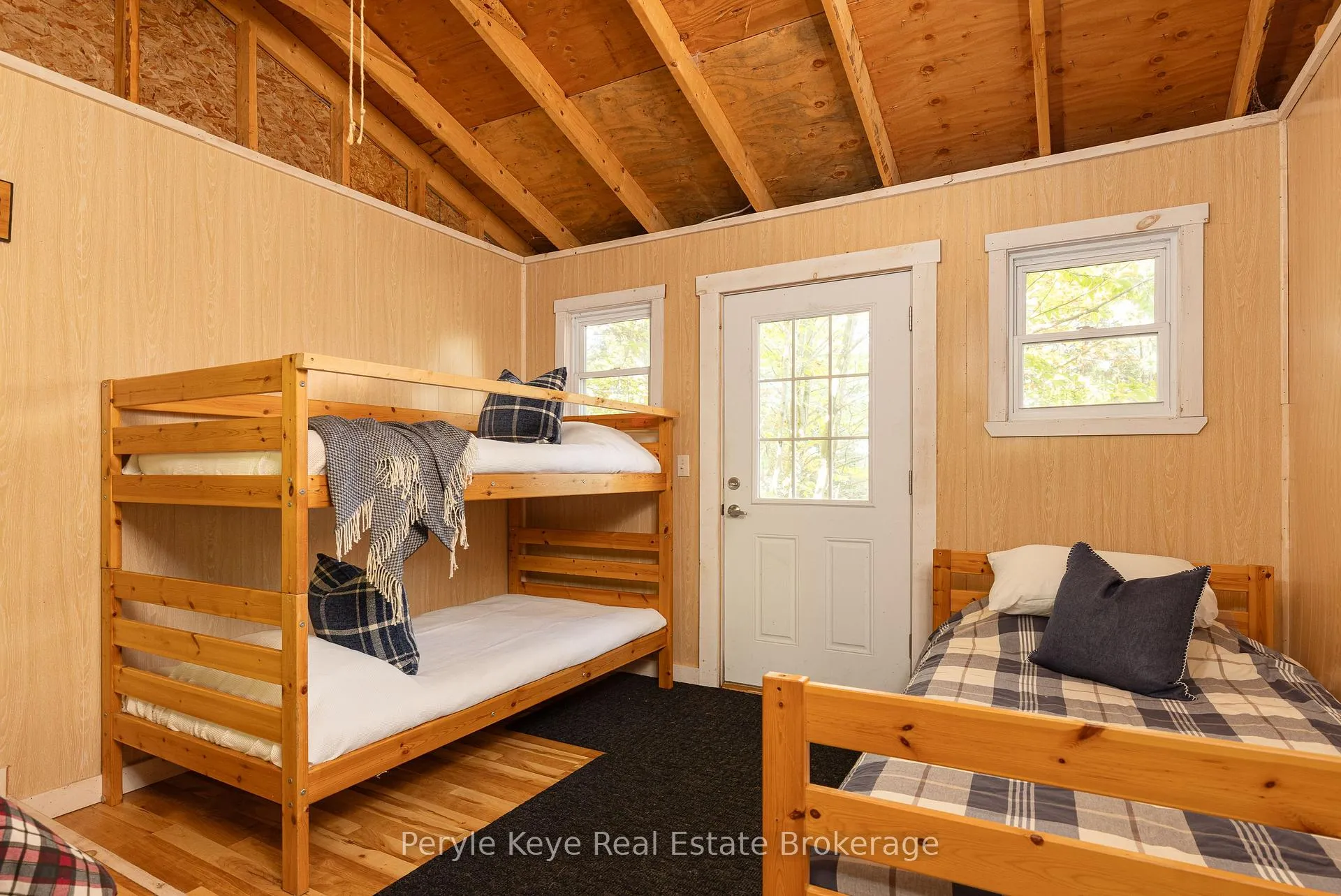 Photo 33 of 1127 Whispering Pines Trail, Bracebridge, Oakley — HOMEH