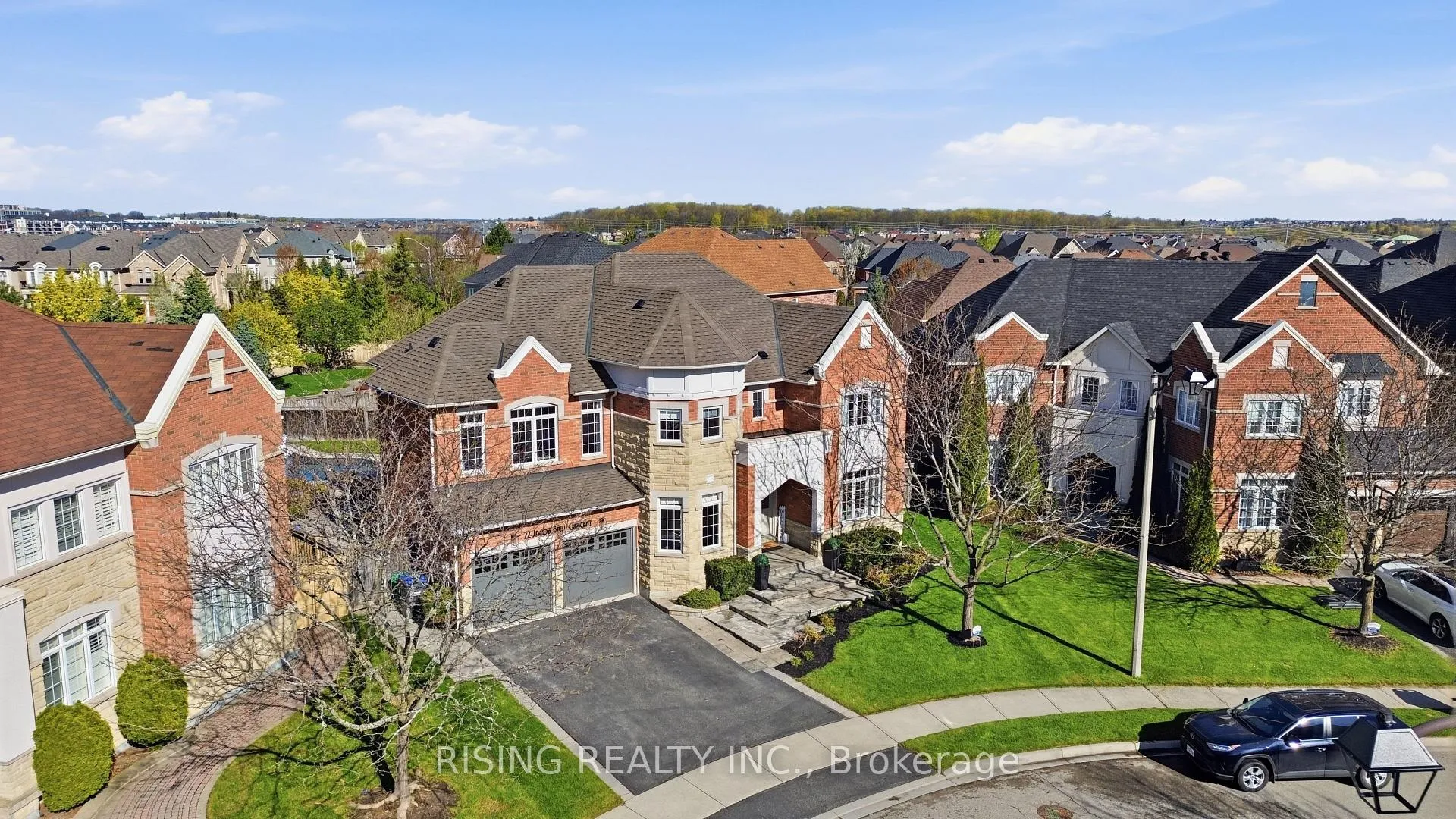 Photo 2 of 22 Jacob Brill Crescent, Brampton, Bram West — HOMEH