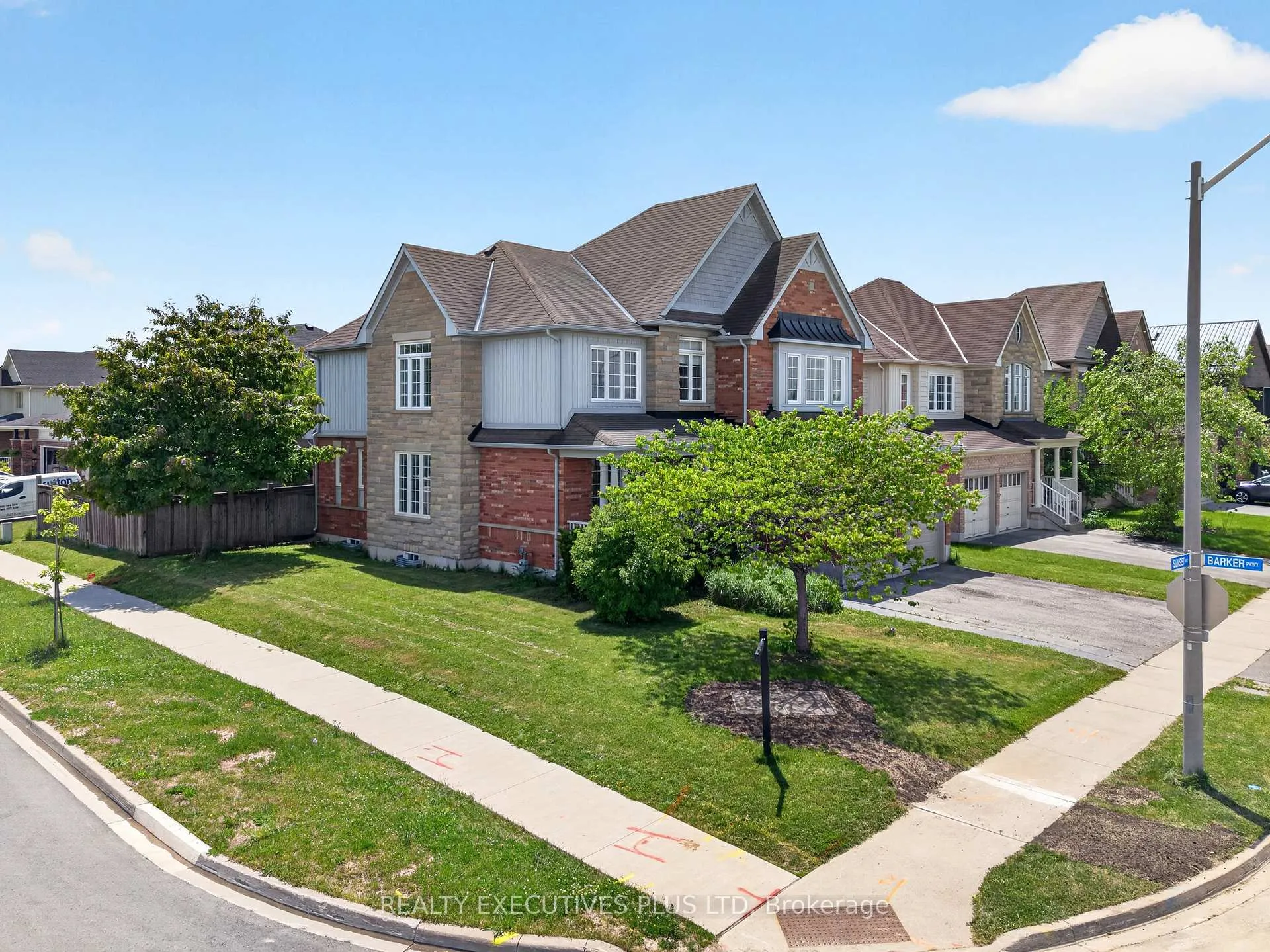 Photo 3 of 1 Sunset Way, Thorold, Rolling Meadows — HOMEH