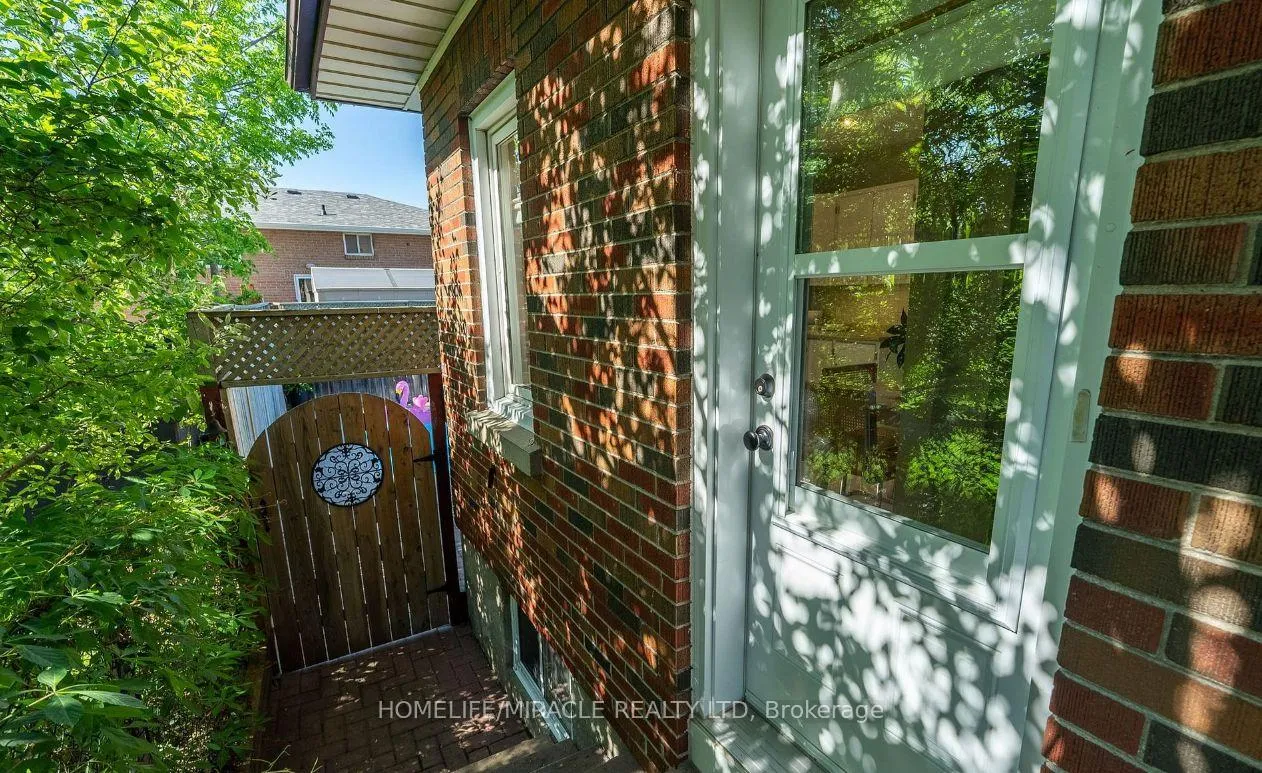 Photo 2 of Unit Basement, 460 Fairleigh Avenue, Oshawa, McLaughlin — HOMEH