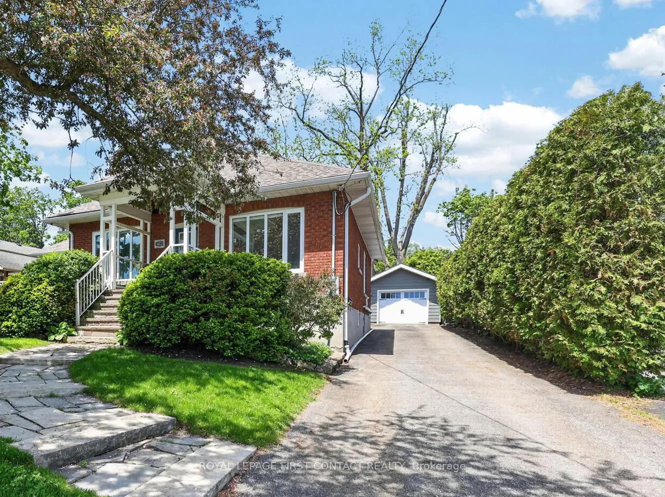 Photo 3 of 162 Kempenfelt Drive, Barrie, North Shore — HOMEH