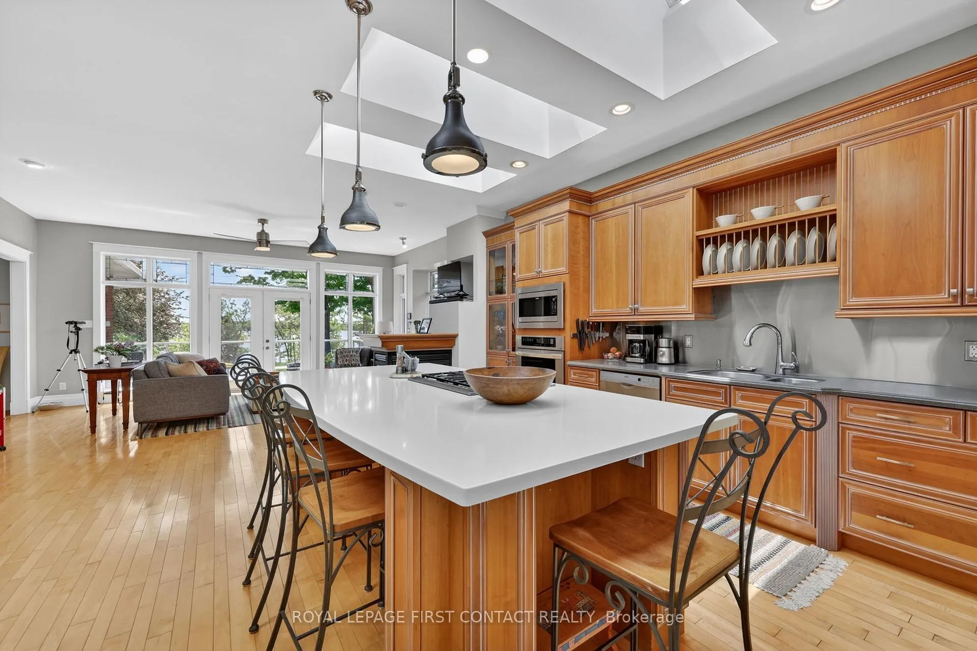 Photo 6 of 162 Kempenfelt Drive, Barrie, North Shore — HOMEH