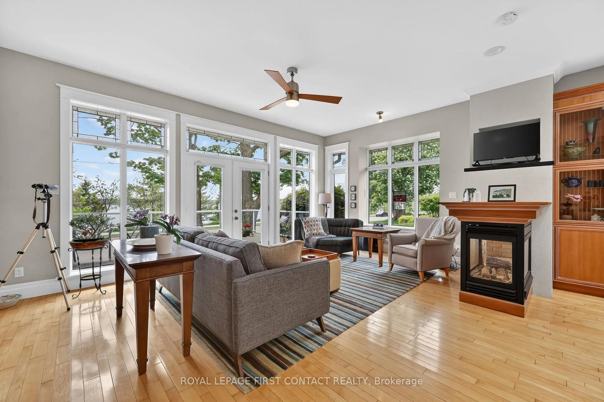 Photo 7 of 162 Kempenfelt Drive, Barrie, North Shore — HOMEH