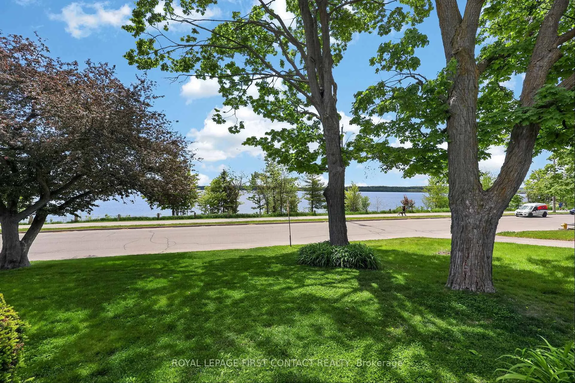 Photo 9 of 162 Kempenfelt Drive, Barrie, North Shore — HOMEH
