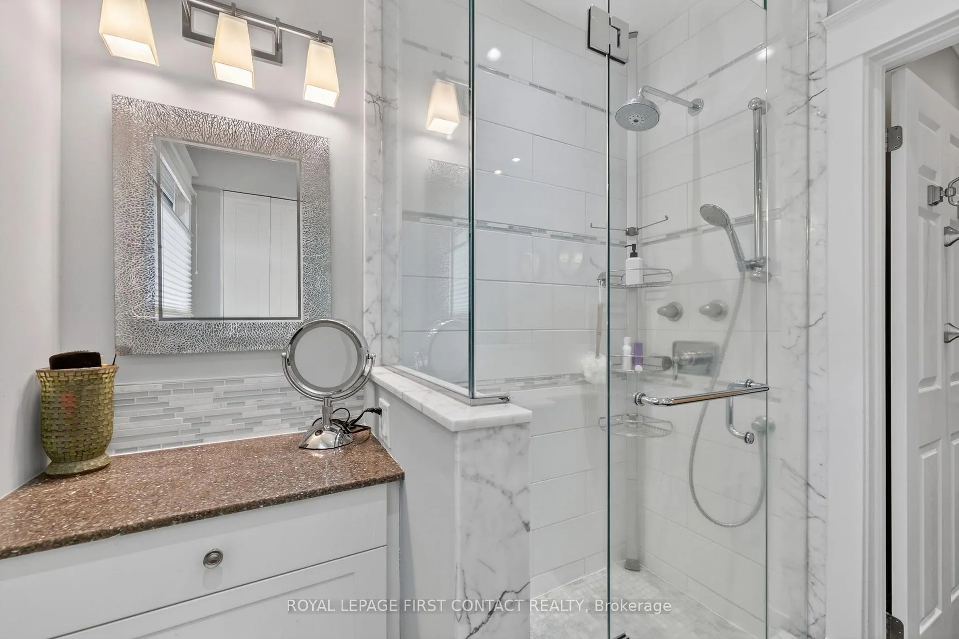 Photo 21 of 162 Kempenfelt Drive, Barrie, North Shore — HOMEH