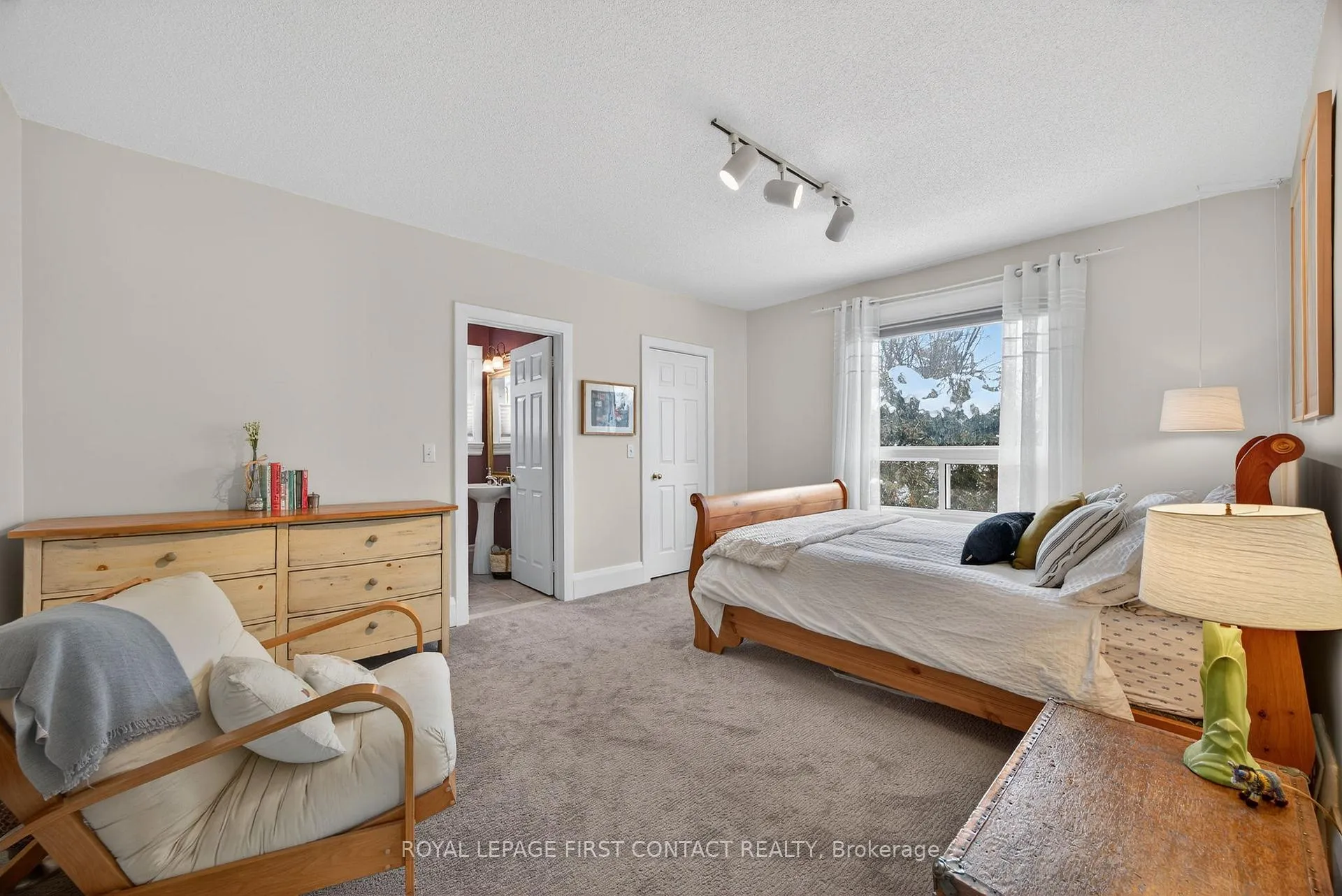 Photo 22 of 162 Kempenfelt Drive, Barrie, North Shore — HOMEH