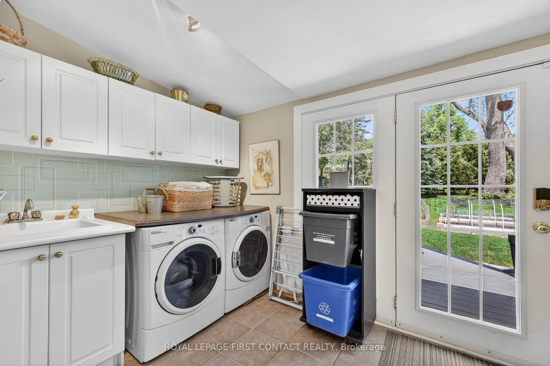 Photo 26 of 162 Kempenfelt Drive, Barrie, North Shore — HOMEH