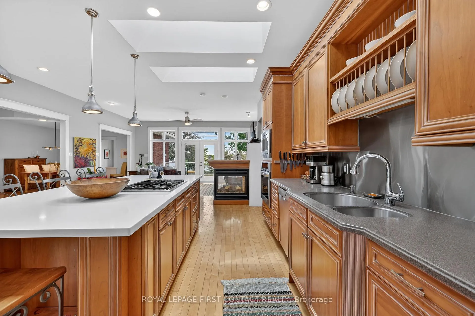Photo 27 of 162 Kempenfelt Drive, Barrie, North Shore — HOMEH