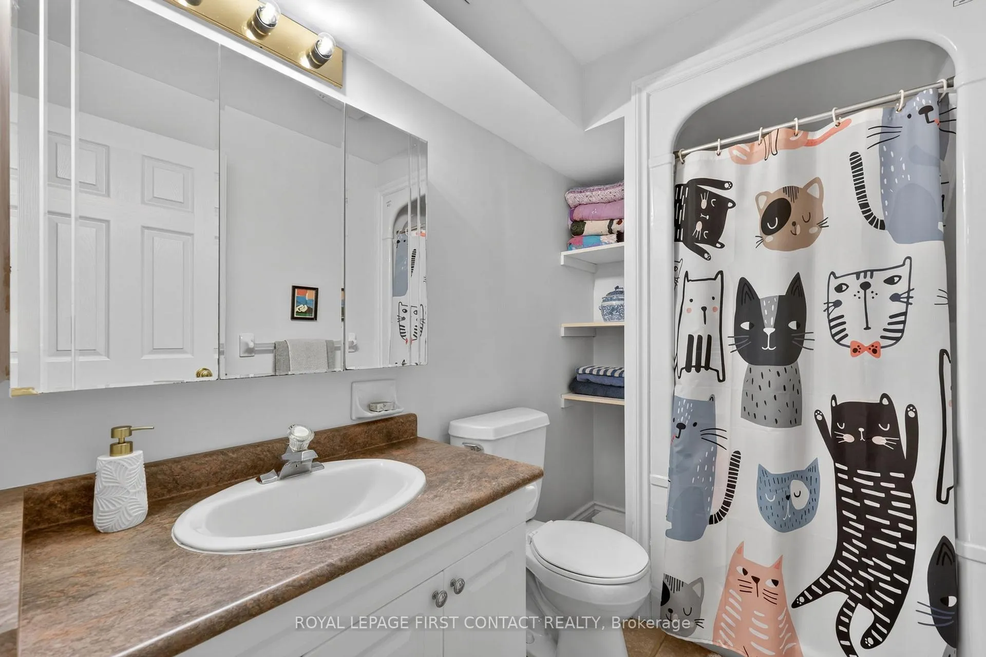 Photo 32 of 162 Kempenfelt Drive, Barrie, North Shore — HOMEH