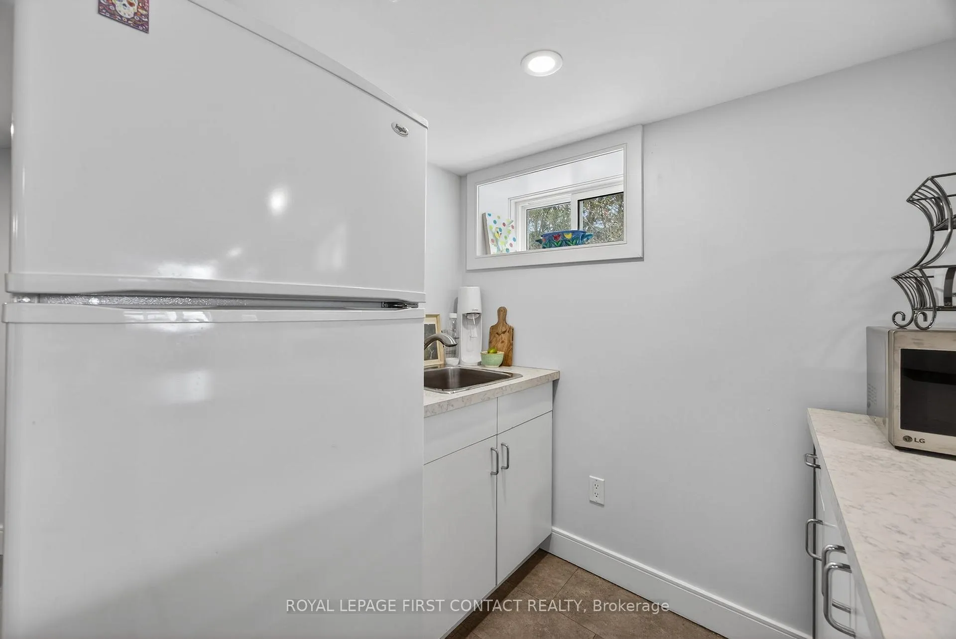 Photo 37 of 162 Kempenfelt Drive, Barrie, North Shore — HOMEH