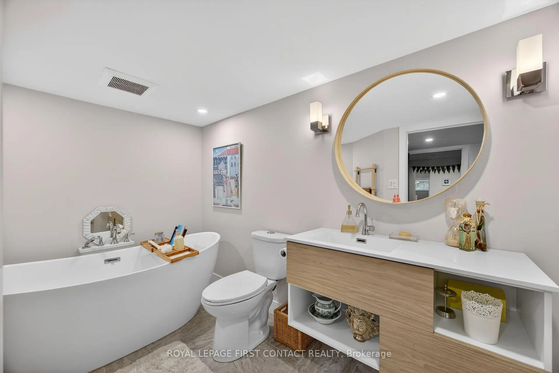 Photo 38 of 162 Kempenfelt Drive, Barrie, North Shore — HOMEH