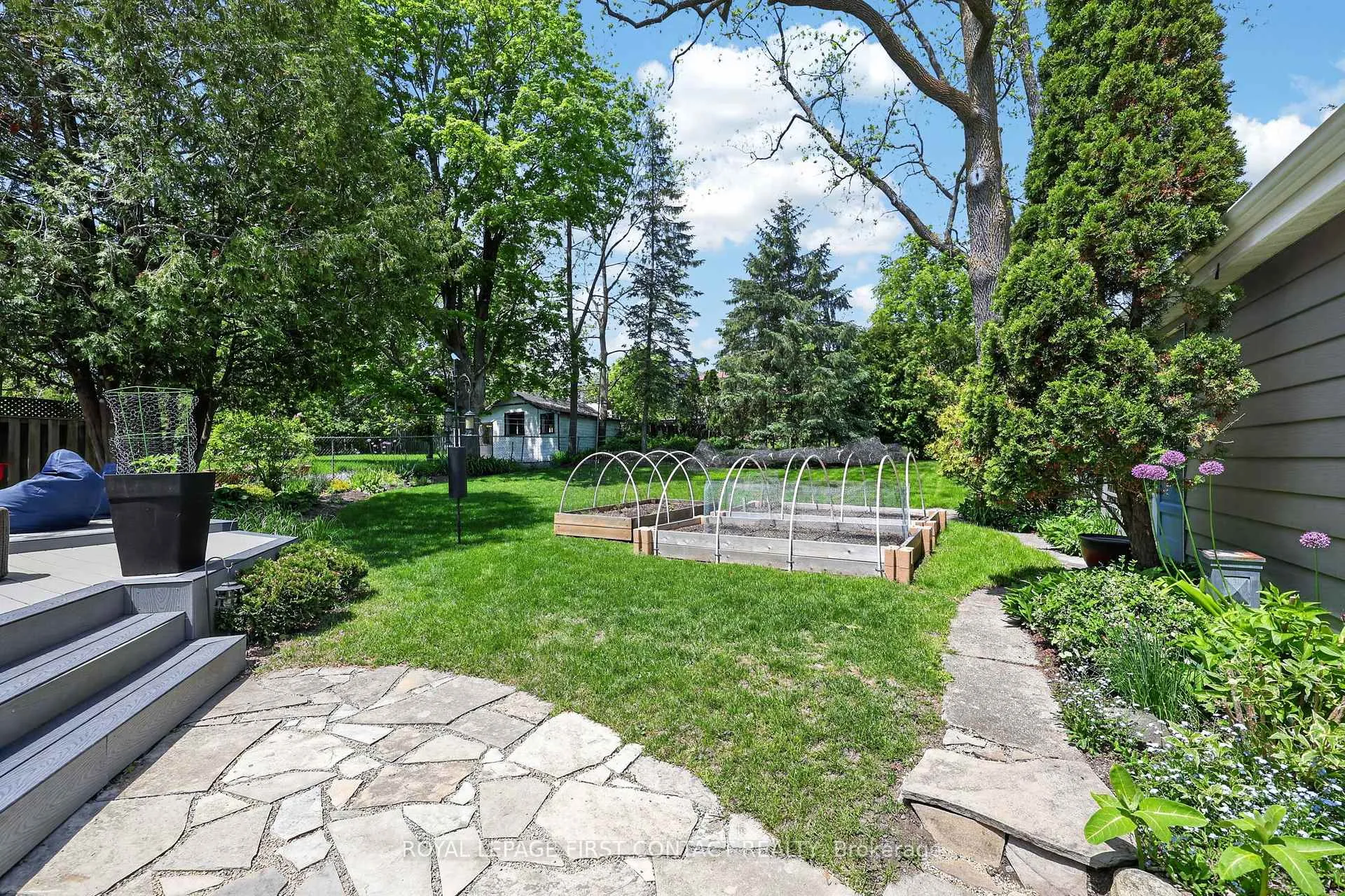 Photo 42 of 162 Kempenfelt Drive, Barrie, North Shore — HOMEH