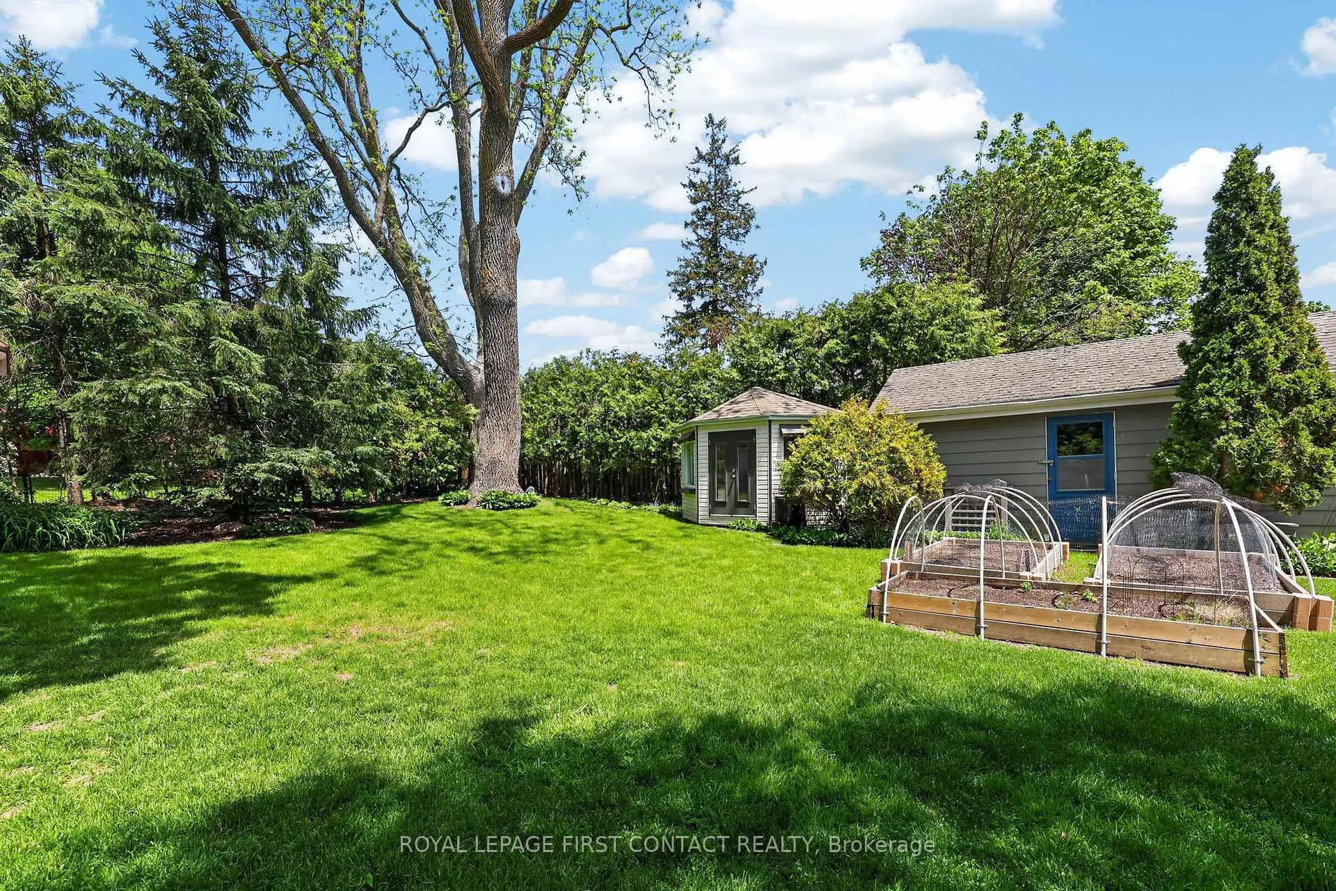 Photo 43 of 162 Kempenfelt Drive, Barrie, North Shore — HOMEH