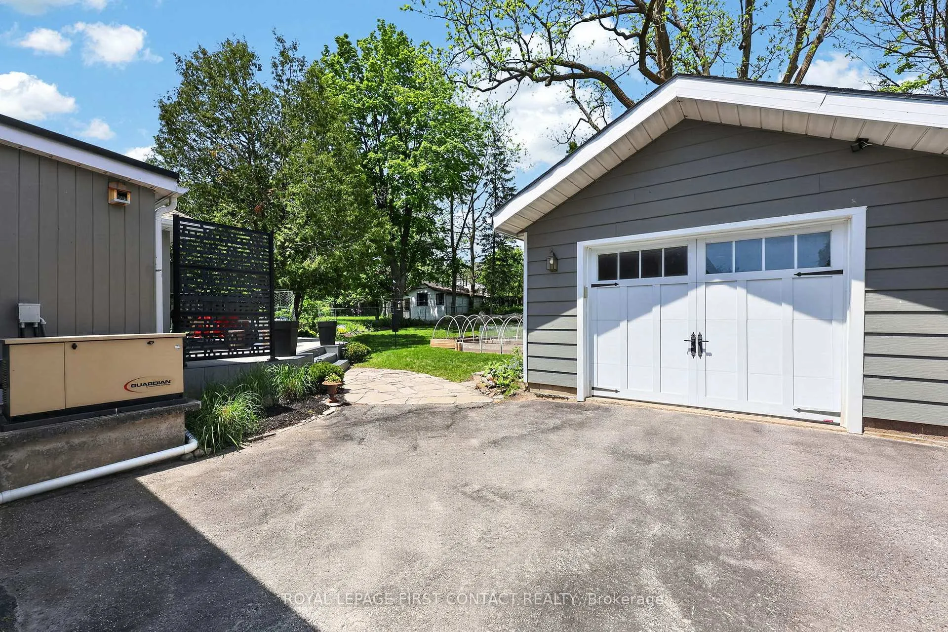 Photo 46 of 162 Kempenfelt Drive, Barrie, North Shore — HOMEH