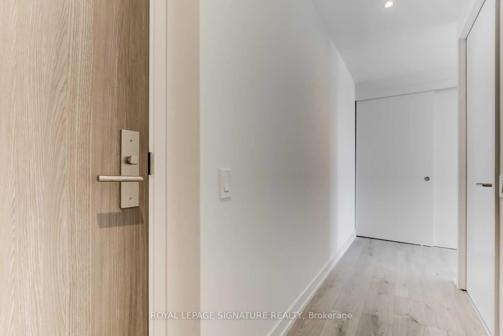 Photo 2 of Unit 903, 161 Roehampton Avenue, Toronto, Mount Pleasant West — HOMEH