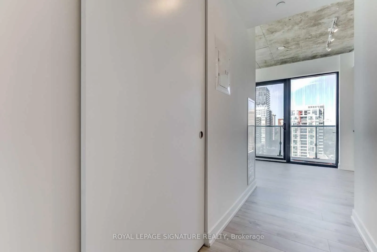 Photo 3 of Unit 903, 161 Roehampton Avenue, Toronto, Mount Pleasant West — HOMEH