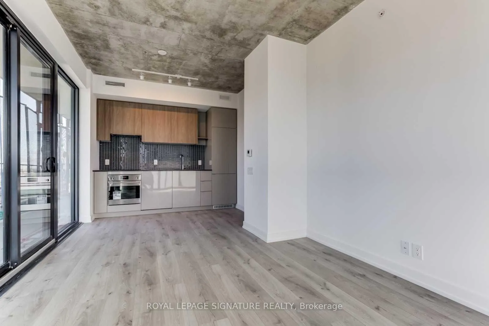 Photo 5 of Unit 903, 161 Roehampton Avenue, Toronto, Mount Pleasant West — HOMEH