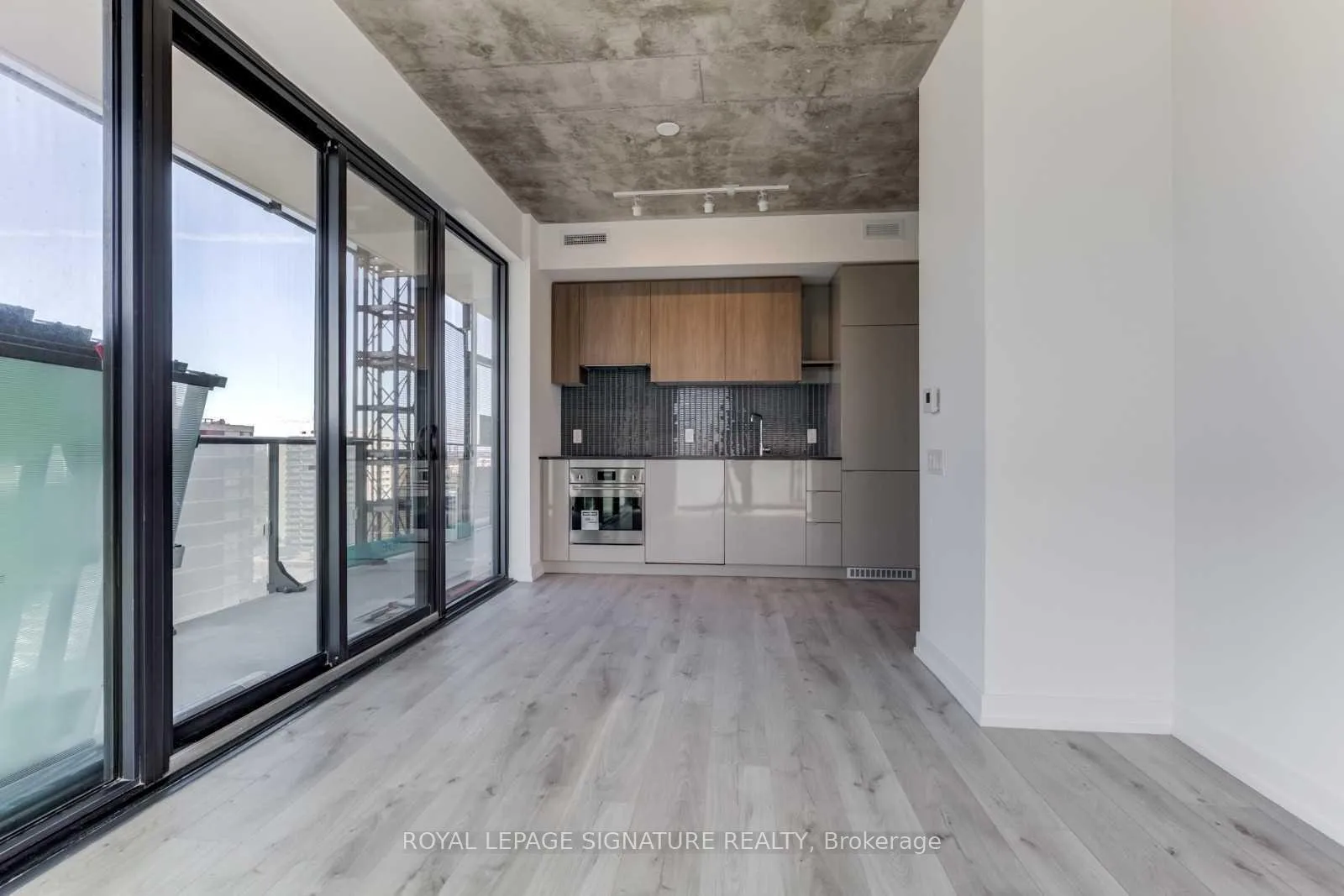 Photo 6 of Unit 903, 161 Roehampton Avenue, Toronto, Mount Pleasant West — HOMEH