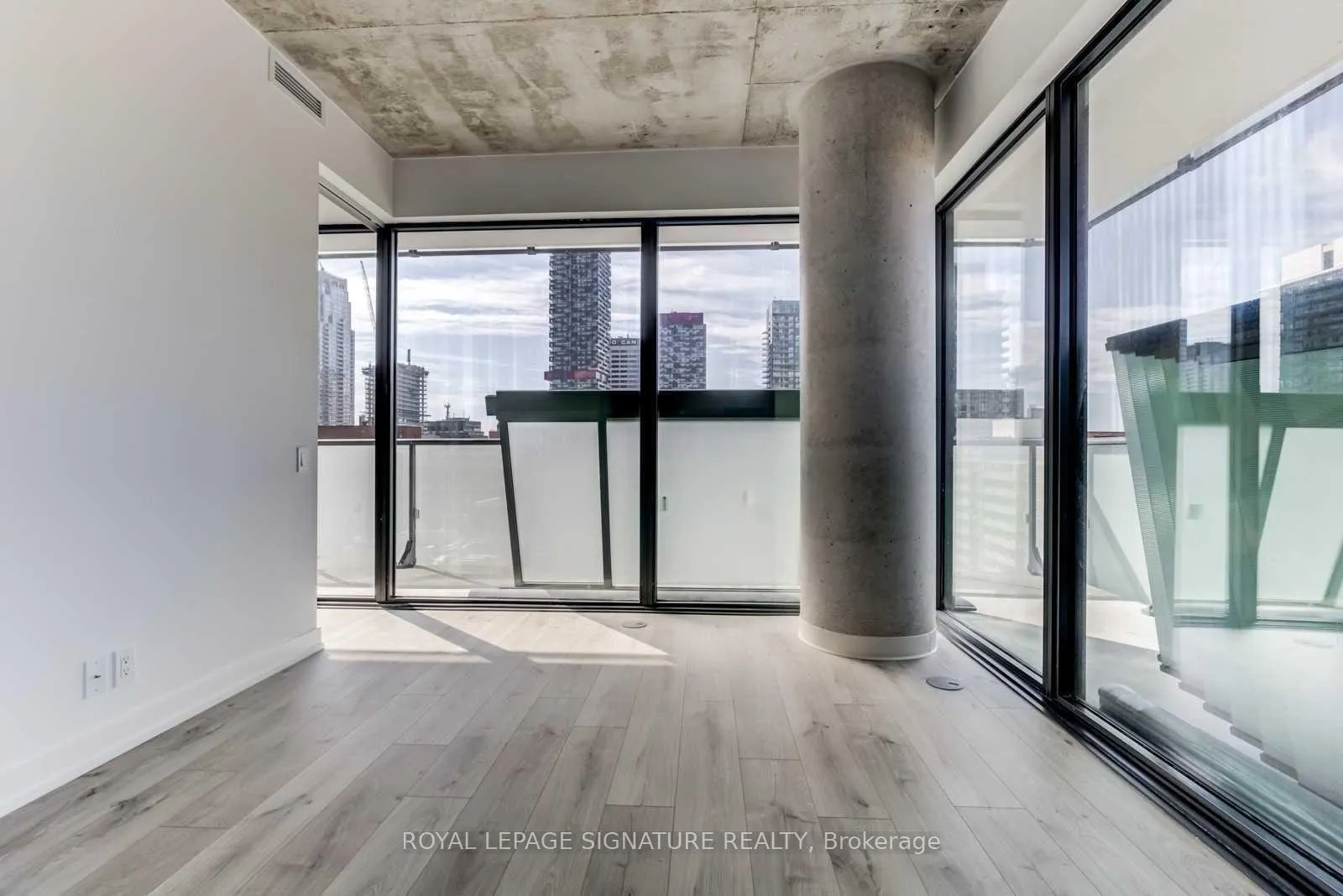 Photo 7 of Unit 903, 161 Roehampton Avenue, Toronto, Mount Pleasant West — HOMEH