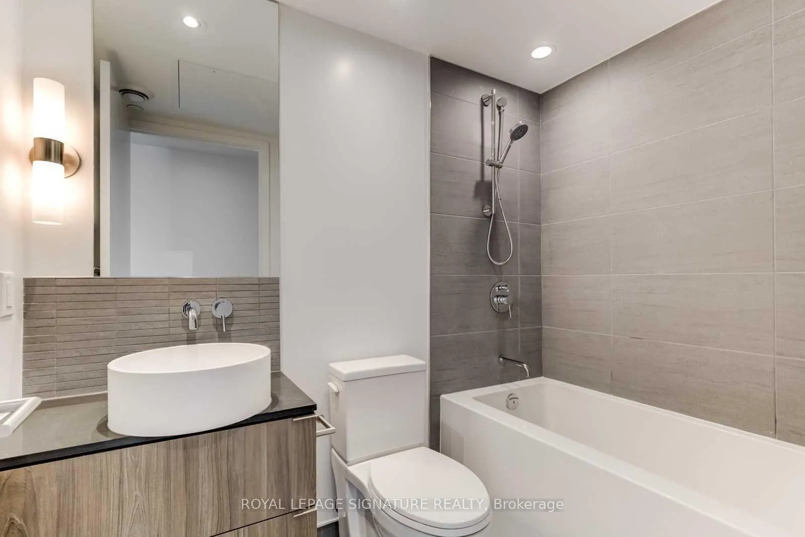 Photo 13 of Unit 903, 161 Roehampton Avenue, Toronto, Mount Pleasant West — HOMEH