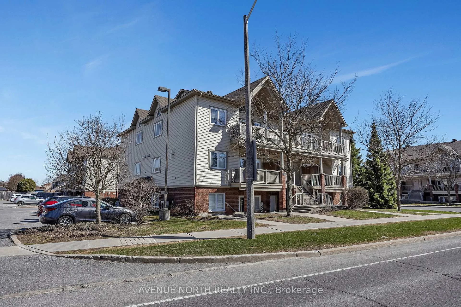 Photo 3 of Unit 4, 175 Waterbridge Drive, Ottawa, Barrhaven East — HOMEH