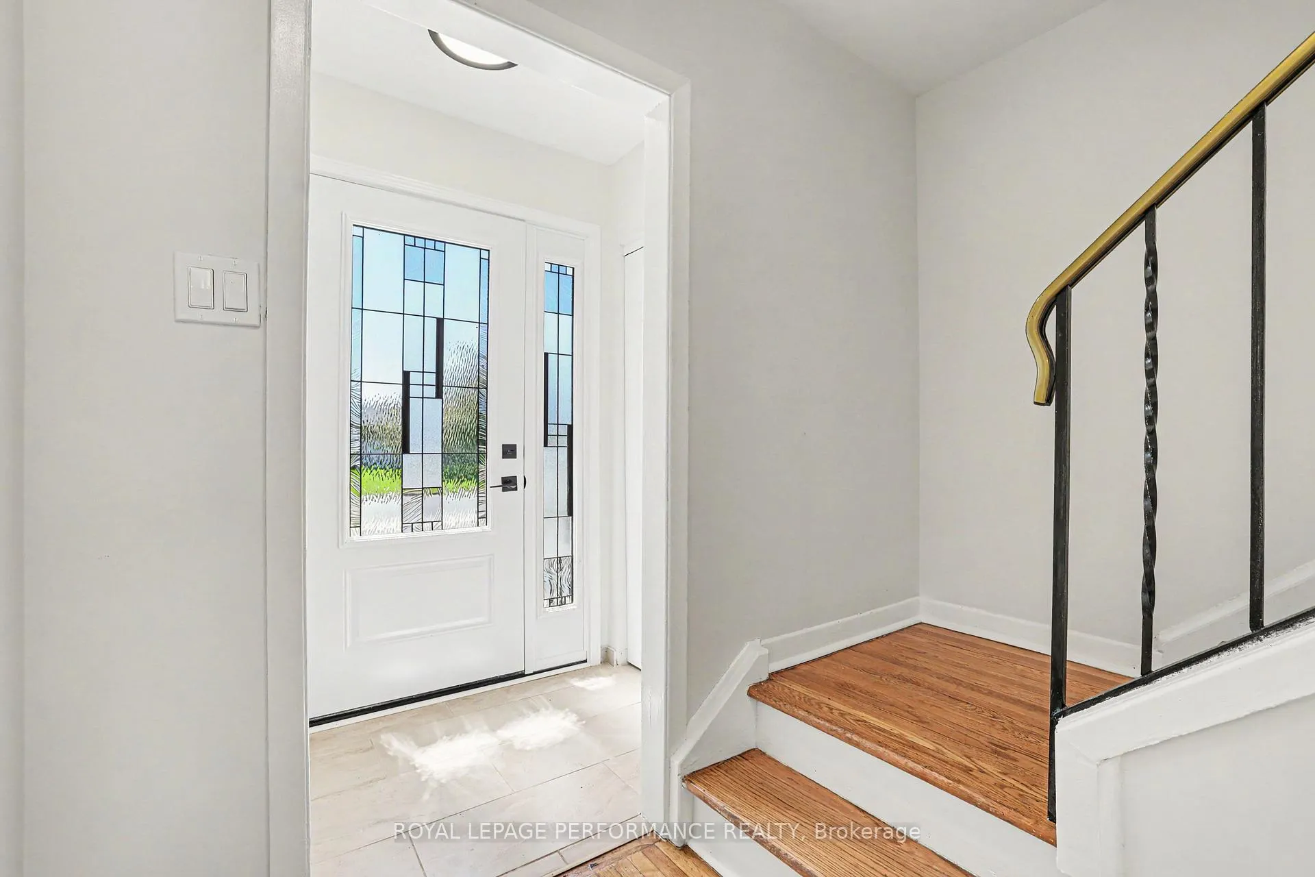 Photo 2 of 29 Aldercrest Drive, Ottawa, Meadowlands/Crestview — HOMEH