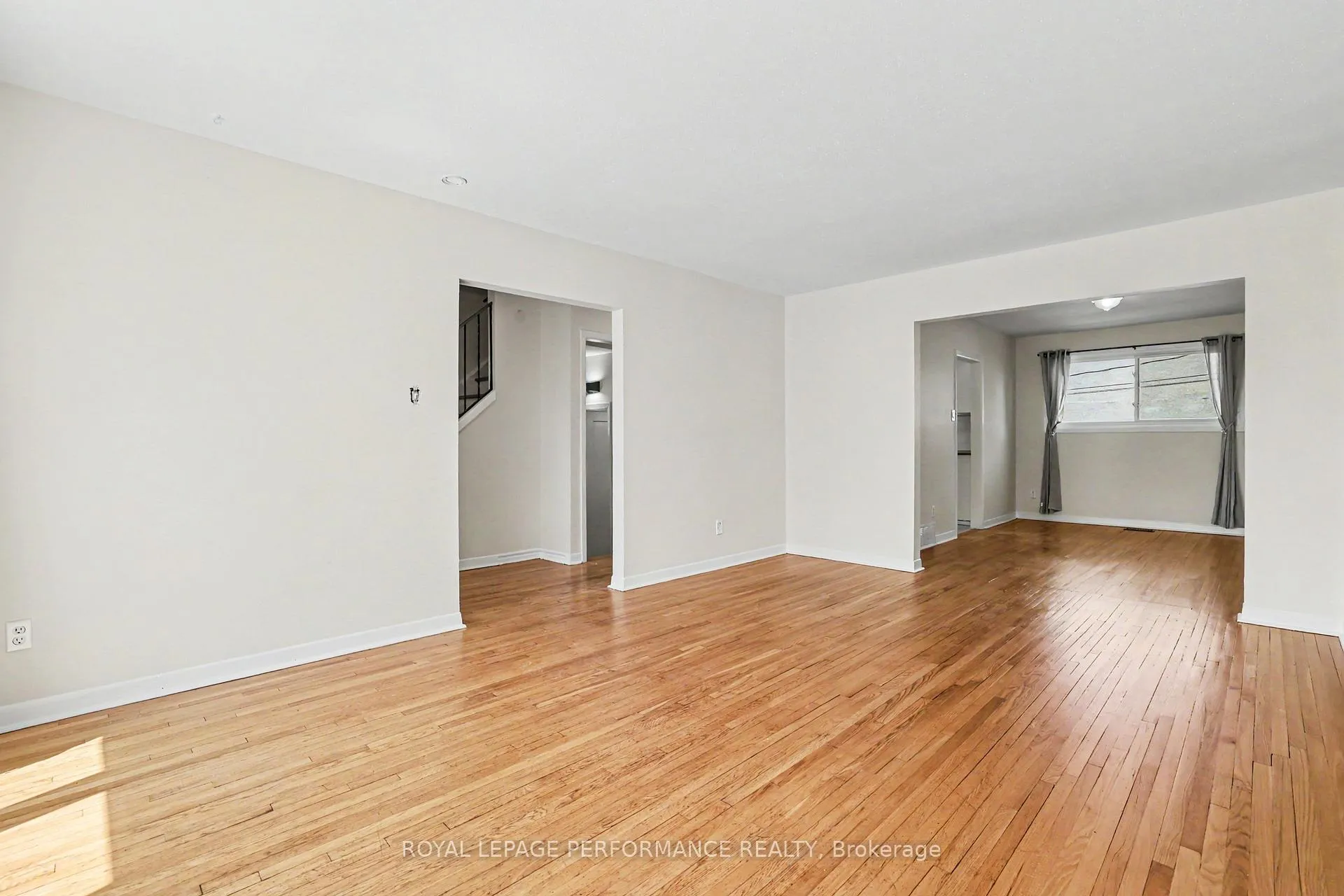 Photo 4 of 29 Aldercrest Drive, Ottawa, Meadowlands/Crestview — HOMEH