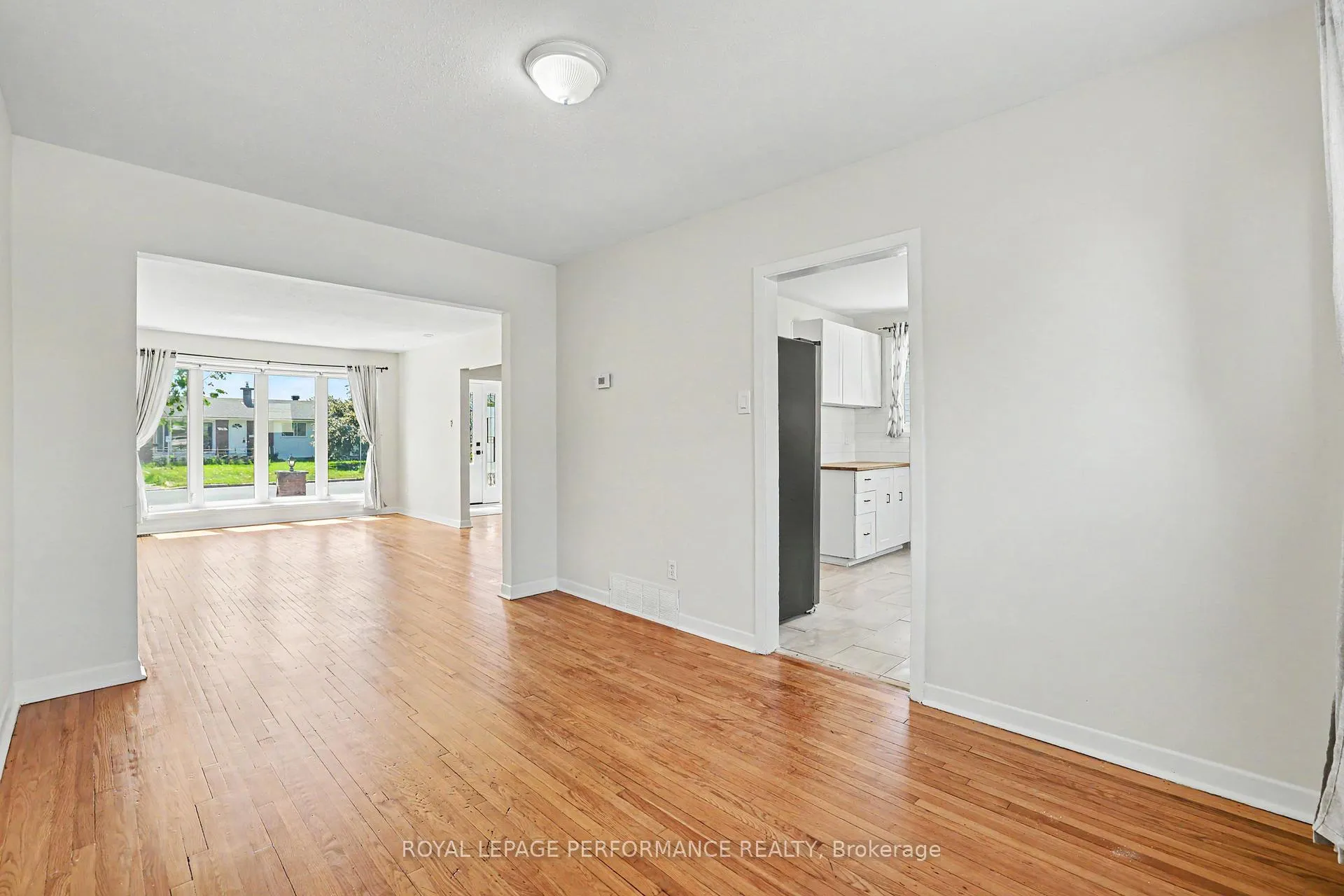 Photo 5 of 29 Aldercrest Drive, Ottawa, Meadowlands/Crestview — HOMEH