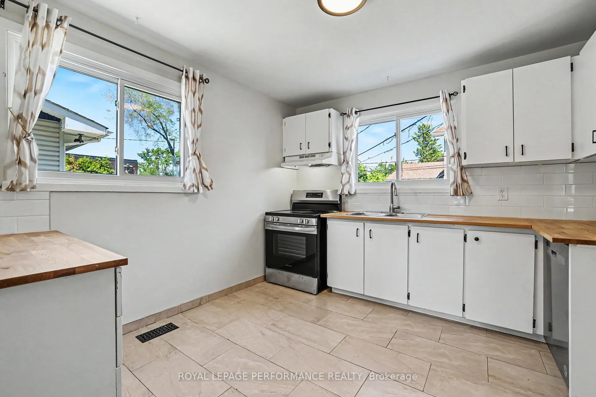 Photo 6 of 29 Aldercrest Drive, Ottawa, Meadowlands/Crestview — HOMEH