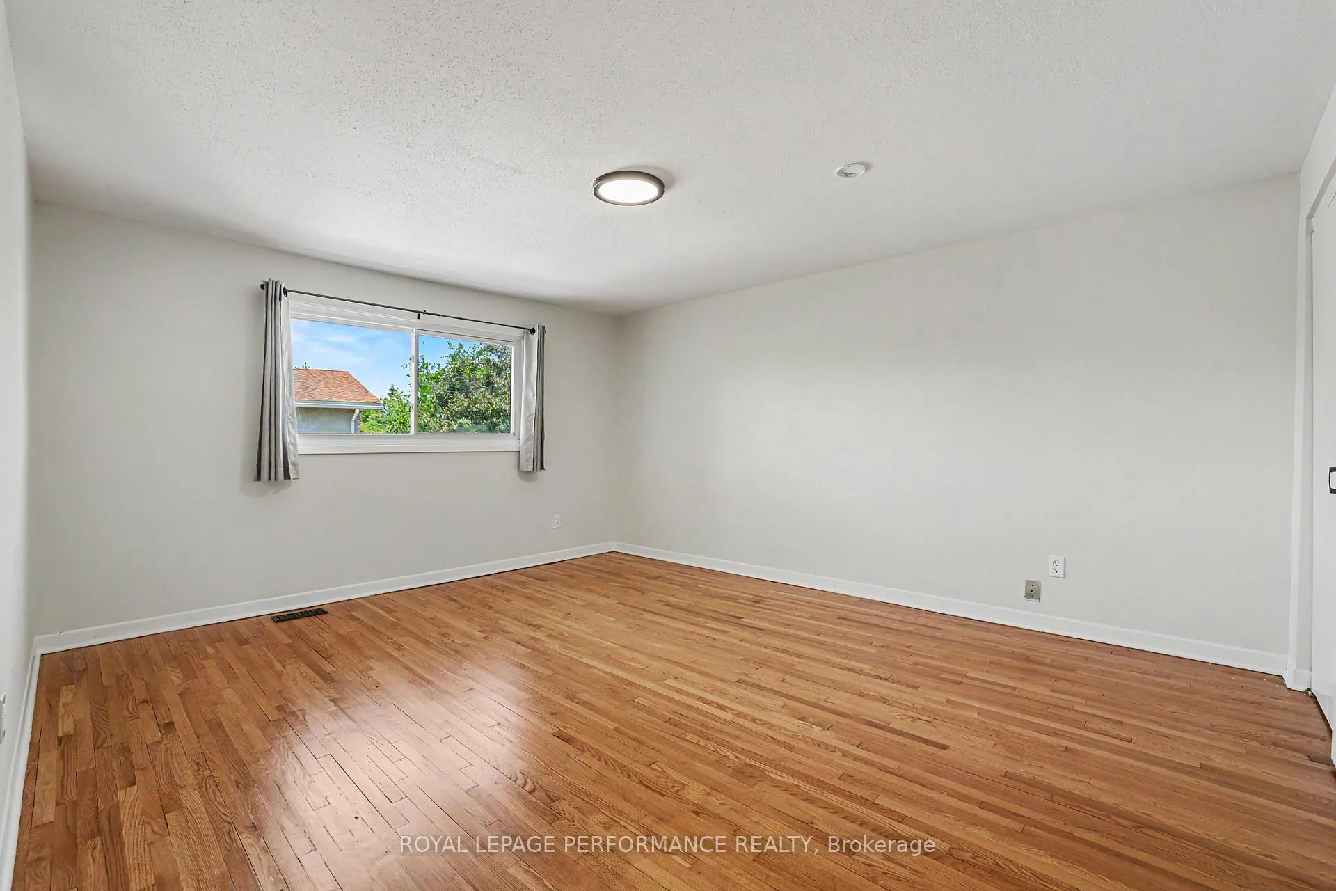 Photo 9 of 29 Aldercrest Drive, Ottawa, Meadowlands/Crestview — HOMEH