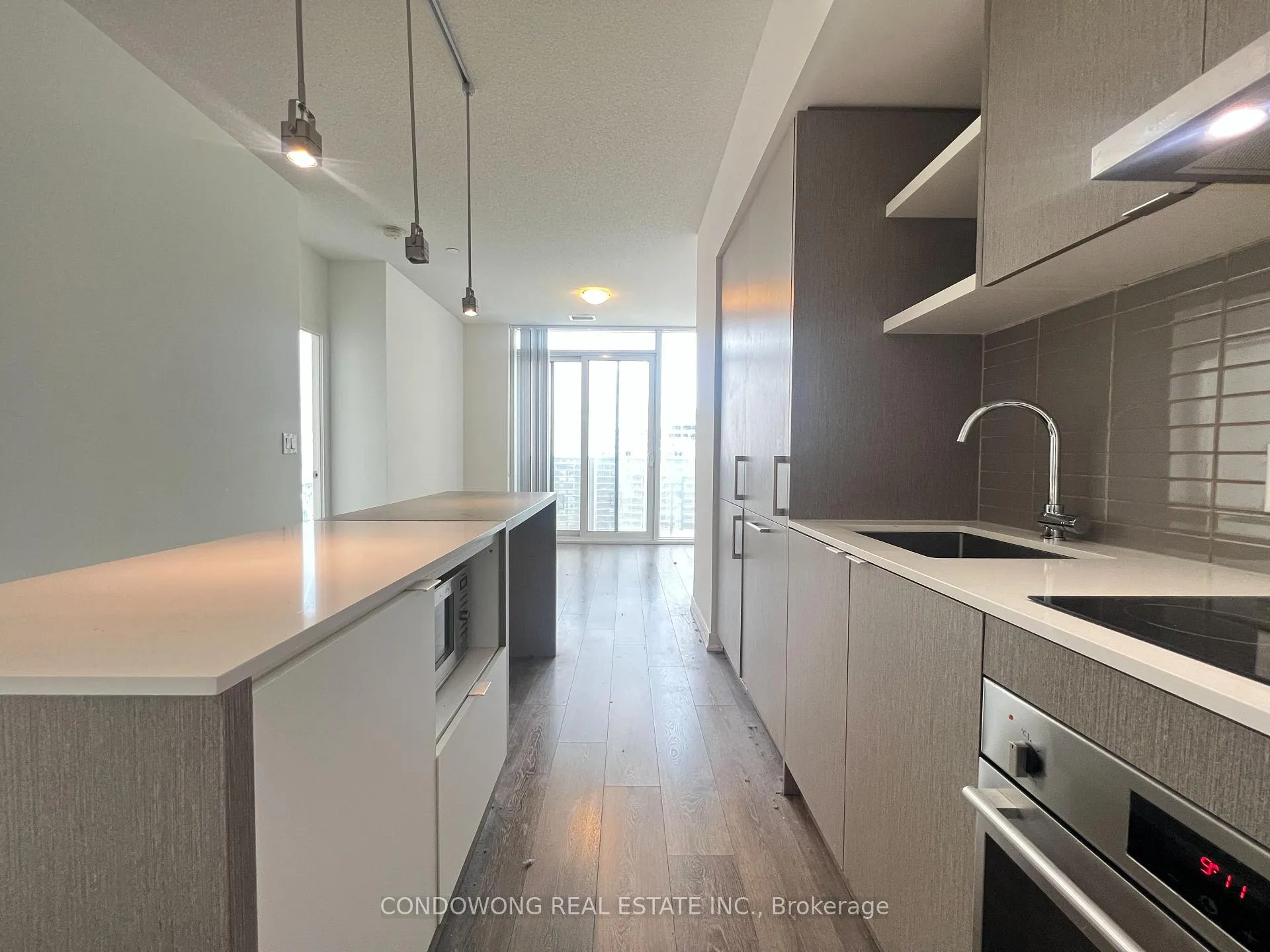 Front of Unit 4905, 100 Harbour Street