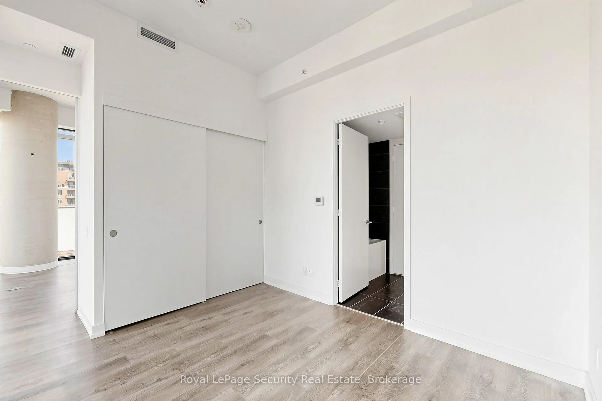 Photo 8 of Unit 910, 161 Roehampton Avenue, Toronto, Mount Pleasant West — HOMEH
